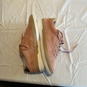 Light pink suede Barretta shoes